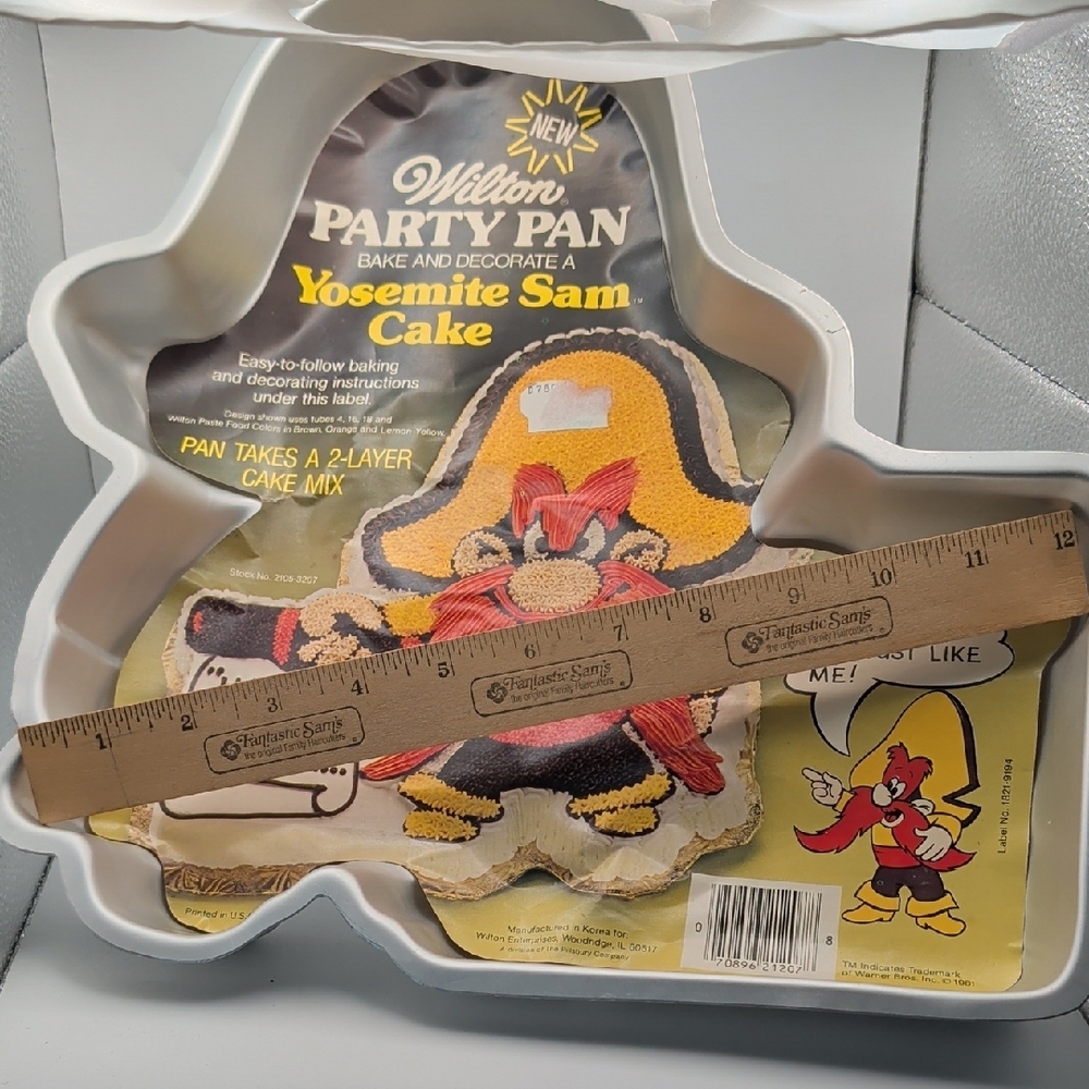Wilton Yosemite Sam Cake Pan - Silver and Yellow - Picture 4 of 7